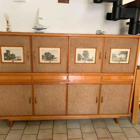 Hébergement de vacances Charming House In With Fenced Garden *