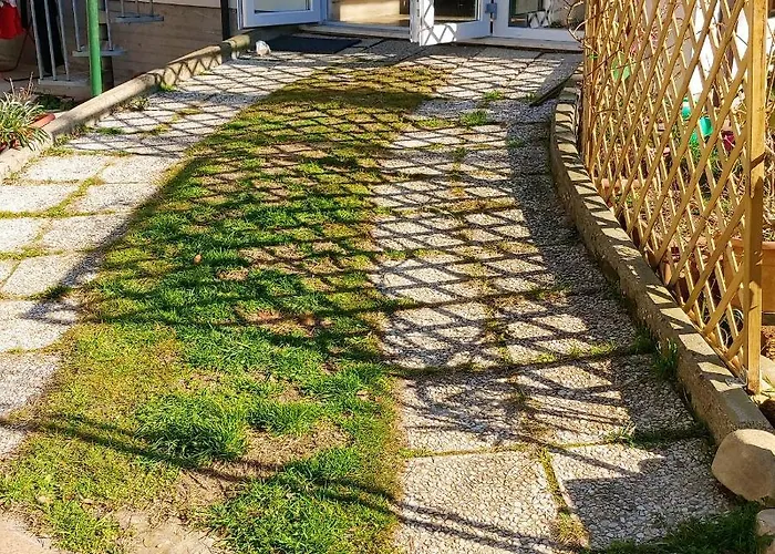 Charming House In With Fenced Garden Hébergement de vacances *