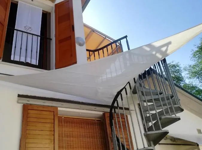 Charming House In With Fenced Garden Hébergement de vacances *