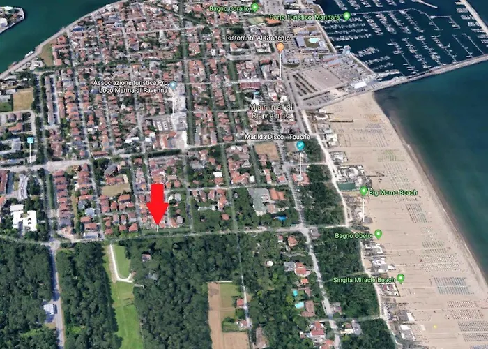 Hébergement de vacances Charming House In With Fenced Garden *