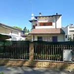 Σπίτι διακοπών Charming House In With Fenced Garden *
