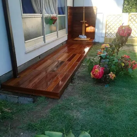 Charming House In With Fenced Garden Prázdninový dům *