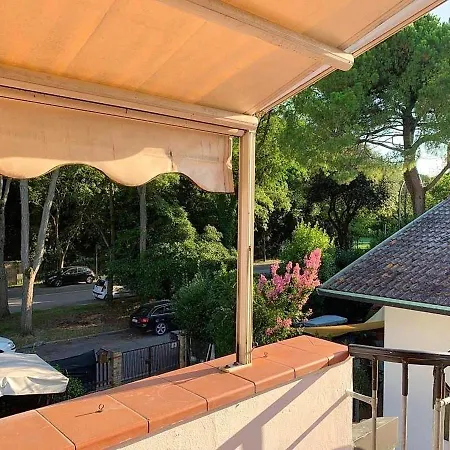 Ferienhaus Charming House In With Fenced Garden