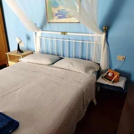 Charming House In With Fenced Garden Ferienhaus *