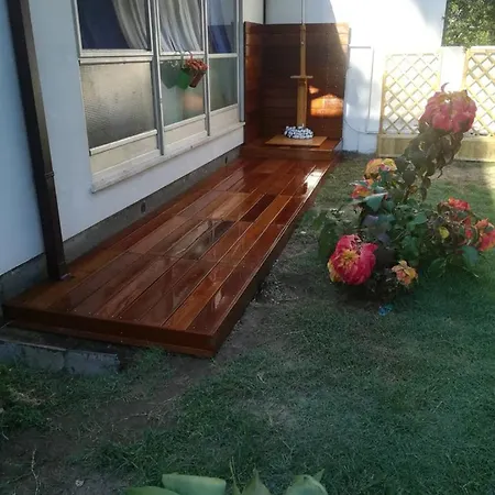Charming House In With Fenced Garden Дом отдыха *