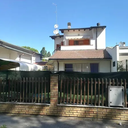 Charming House In With Fenced Garden Дом отдыха Марина-ди-Равенна