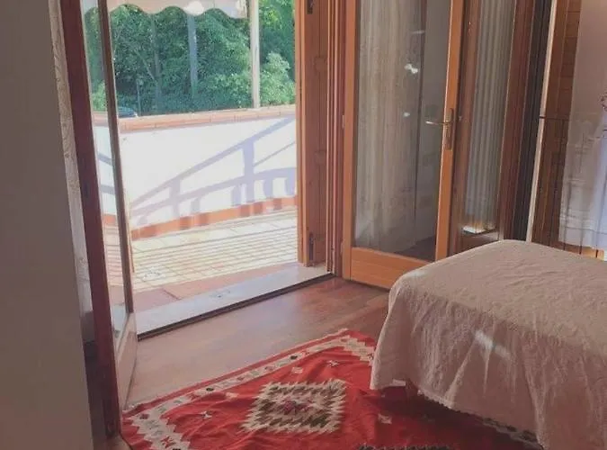 Charming House In With Fenced Garden بيت للعطل