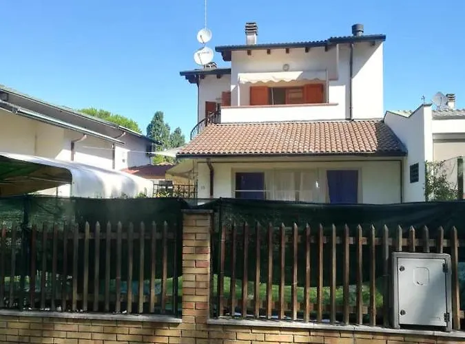 بيت للعطل Charming House In With Fenced Garden *