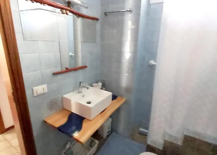 بيت للعطل Charming House In With Fenced Garden