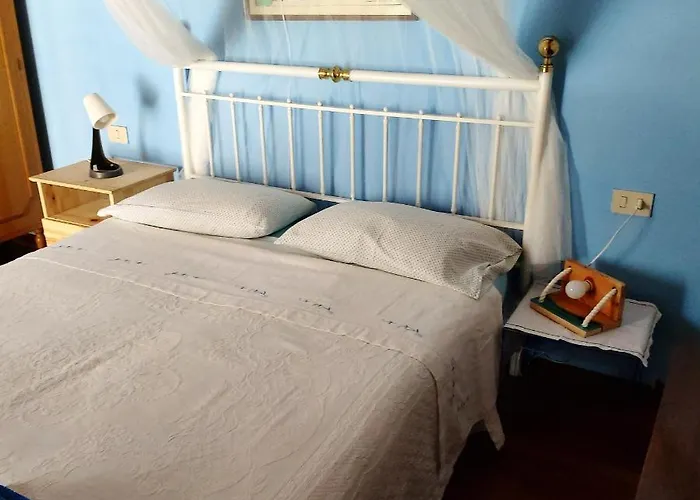 Charming House In With Fenced Garden بيت للعطل *
